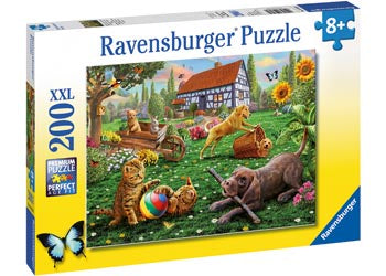Playing in the Yard Puzzle 200 pieces
